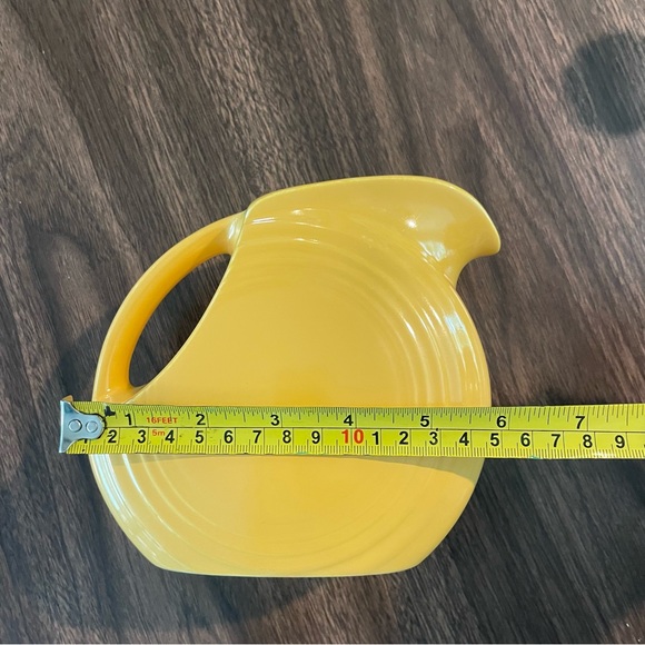 SOLD Fiesta Ware Medium Disc Pitcher Daffodil Marigold Yellow Homer Laughlin - Picture 10 of 11